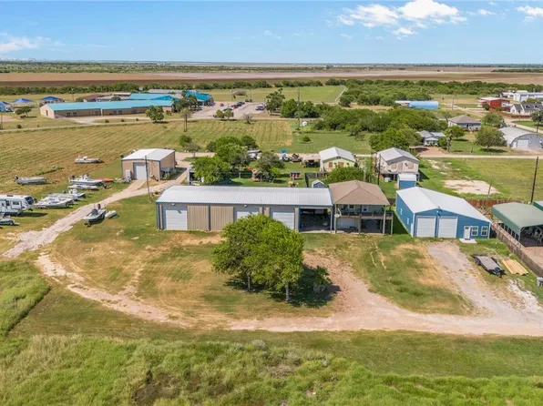 1702 W Cleveland Ave, Seadrift, TX 77983
