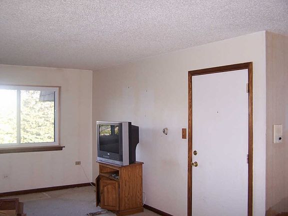 2nd image of 1422 Carol Ct APT 2B