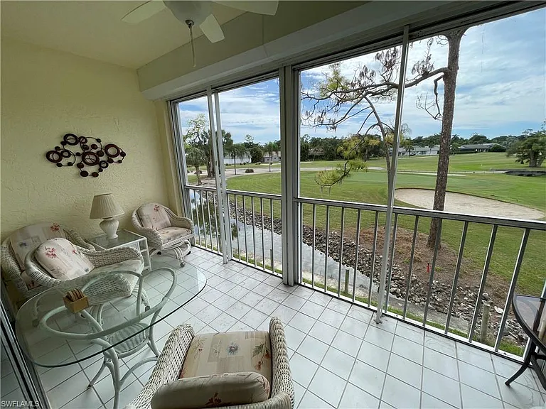 1070 Woodshire Ln #E204 — Photo 23