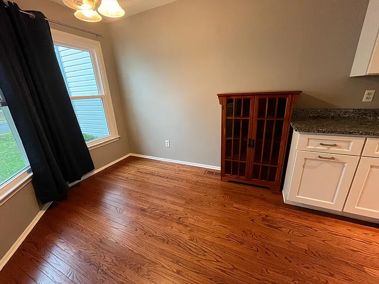 104 Endsleigh Ct — Photo 3