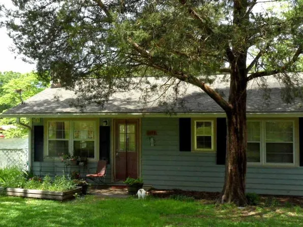 1671 W Pine Lake Dr, West Point, GA 31833
