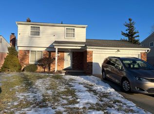 50300 Vinecrest Ln, Chesterfield, MI 48047