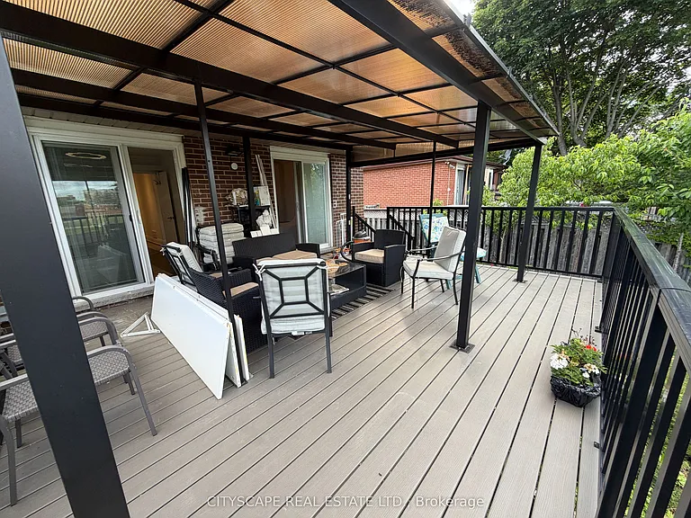 135 Bonham Blvd #UPPER — Photo 31