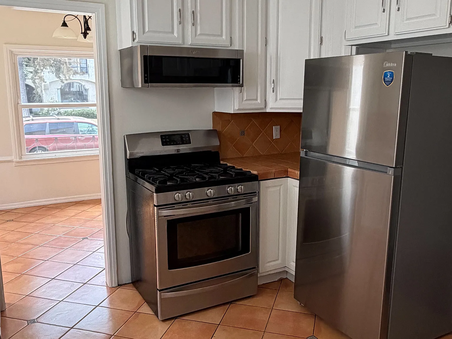 3 bed, 1600 sqft, $5,290 — Photo 3