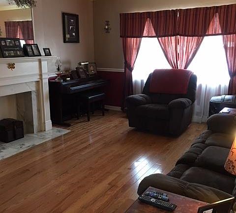4th image of 927 4th St