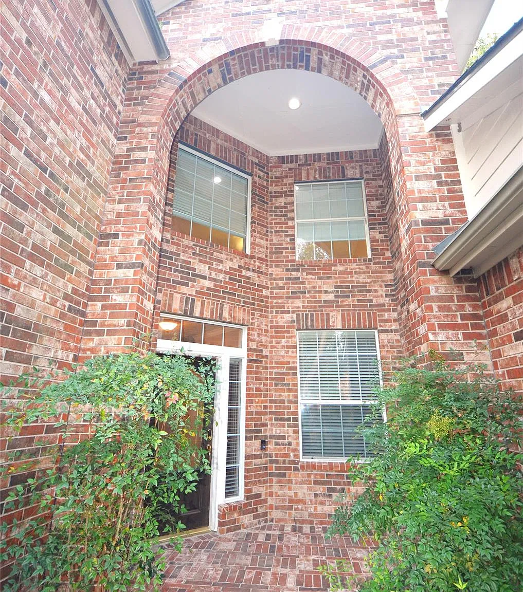 4 bed, 2.5 bath, 3045 sqft, $2,797 — Photo 2