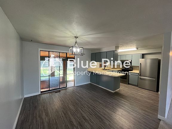 5th image of 2304 E Oakmont Dr