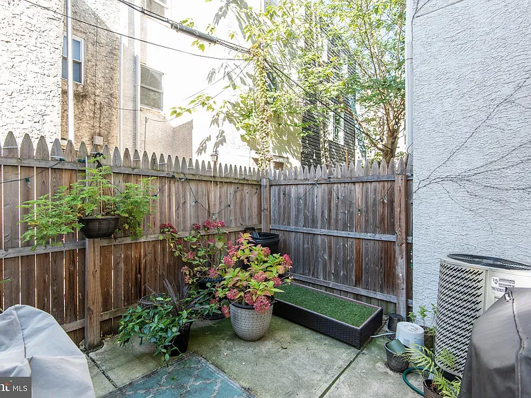 714 S Hicks St — Photo 12
