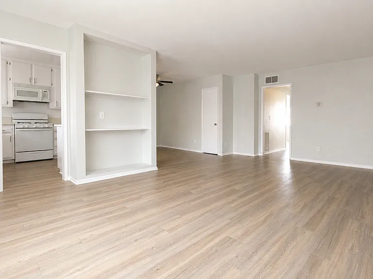 18400 Prairie Street — Photo 84