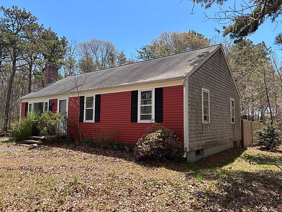 2nd image of 8 Oakleaf Circle
