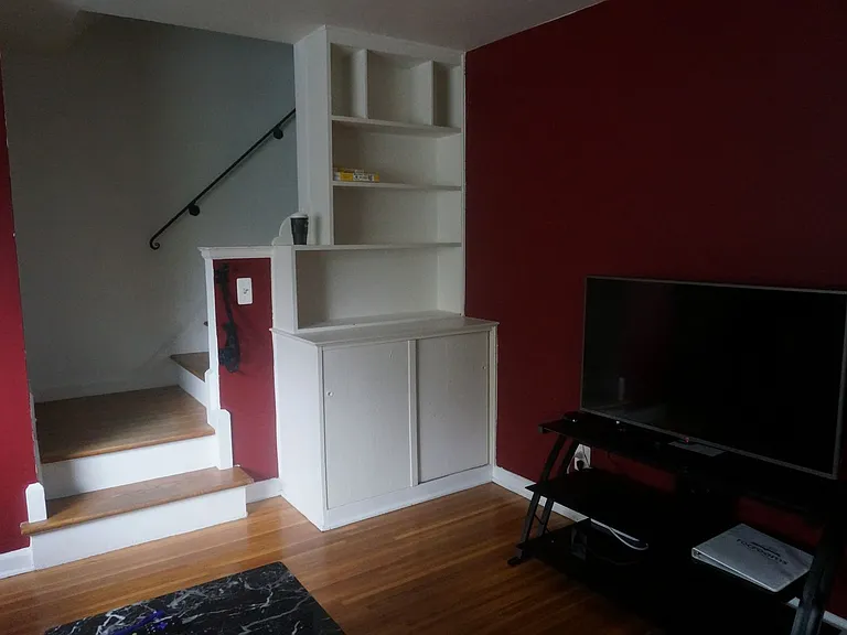 187 Edgemont Rd #R2 — Photo 4