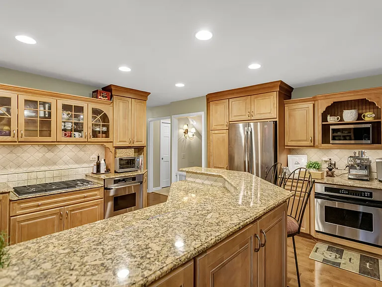 985 Chapel Ct N — Photo 18