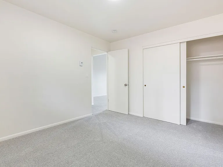 Barrett Apartments — Photo 16