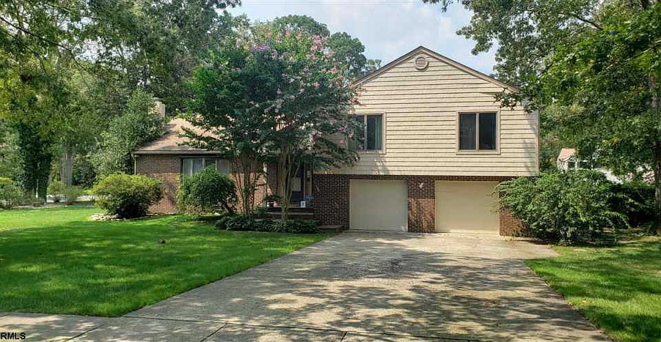 1st image of 325 W Quail Dr