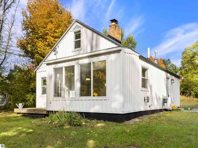 7043 Burr St, Benzonia, MI, 49616