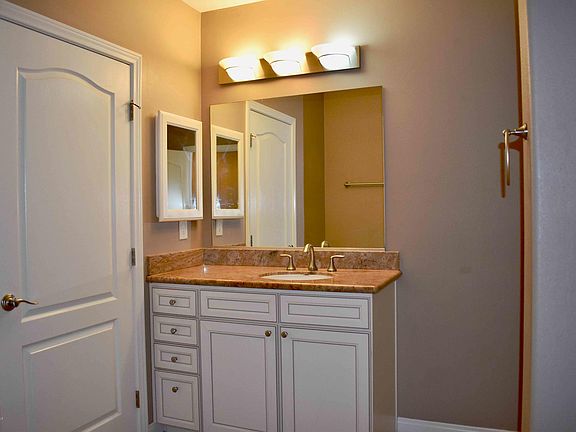 5th image of 346 Metropole Ave #3