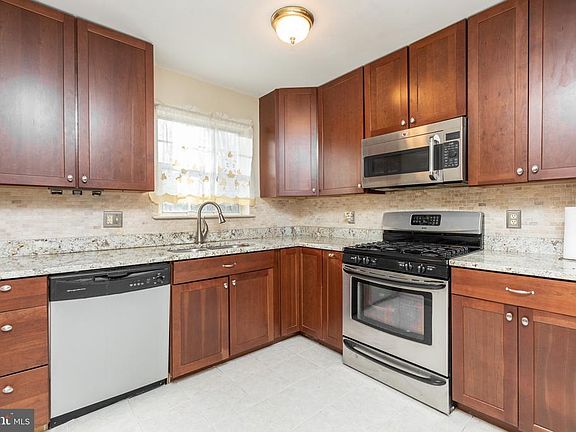 3rd image of 14326 Silverdale Dr
