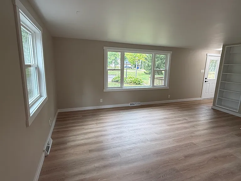 Oakwood Dr — Photo 4