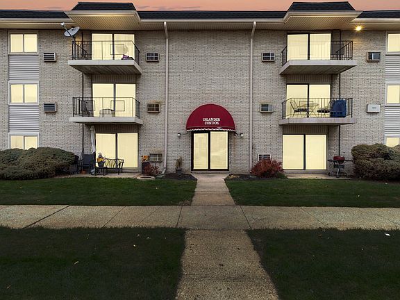 2nd image of 1850 Canal St APT 1B