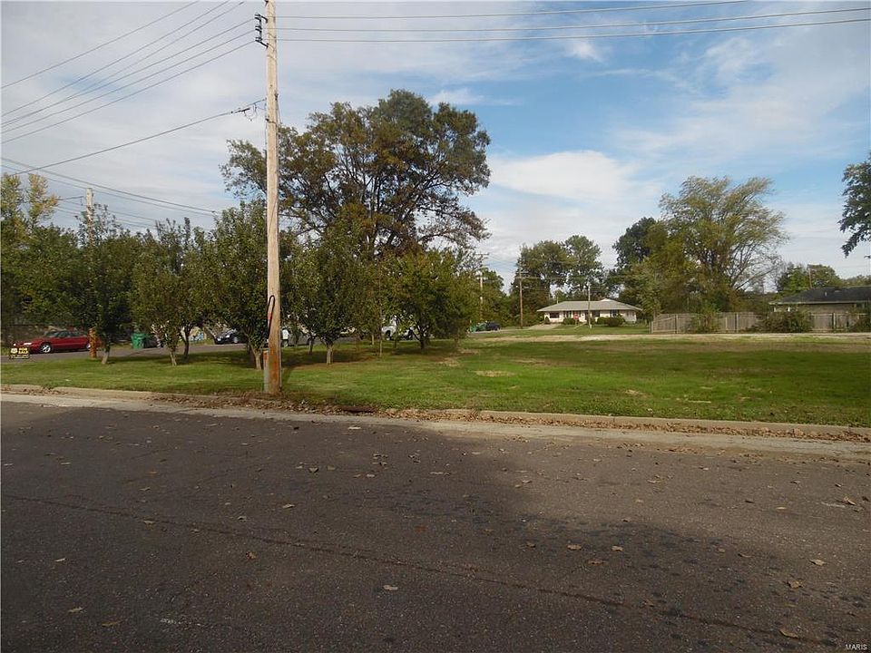 1st image of 604 S 2nd St