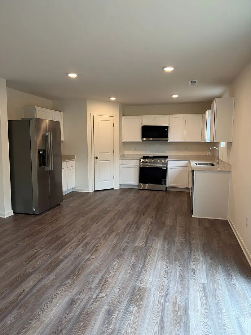 4 bedroom new construction house! — Photo 4