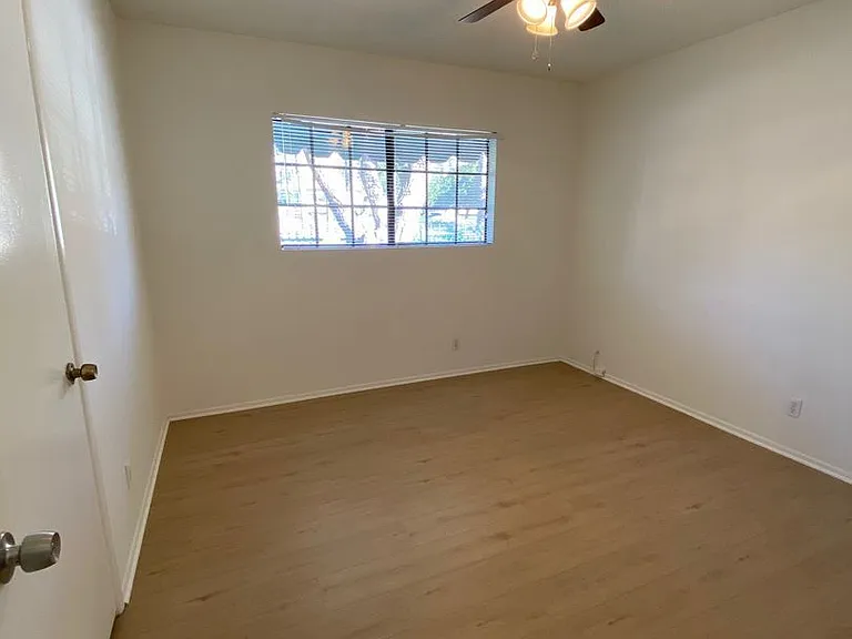 11820 Chandler Blvd #7 — Photo 7