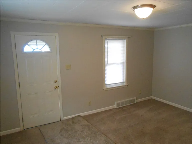 114 Grant St — Photo 7