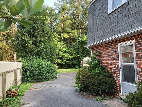 3rd image of 2259 Poates Dr