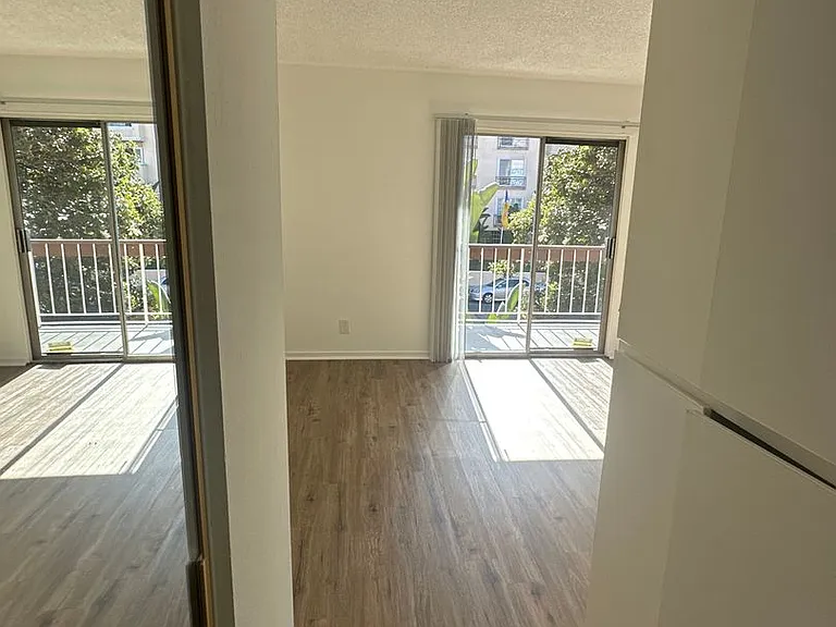400 S. Kingsley Drive — Photo 75