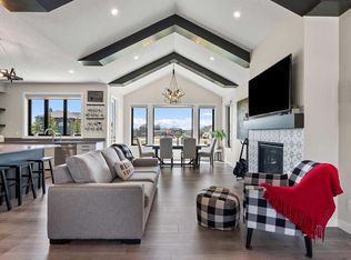 32 E Monterra Lndg, Rocky View County, AB T4C 0G8