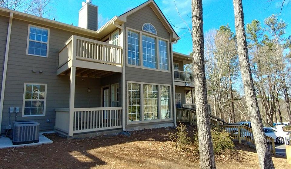 1st image of 808 Country Park Dr SE #808
