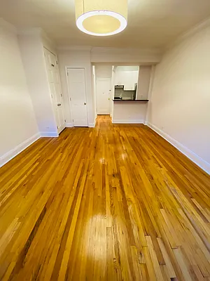 Rented by Metropolis Real Estate of Manhattan | media 24