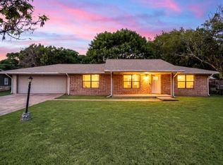 105 Riverpark Dr S, Ingram, TX 78025