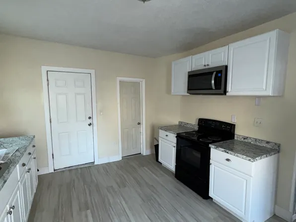 152 E Farm St #1, Waterbury, CT 06704