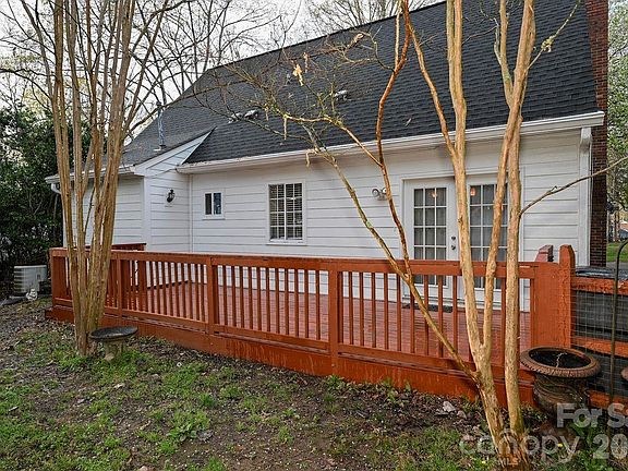 4th image of 8908 Golf Ridge Dr