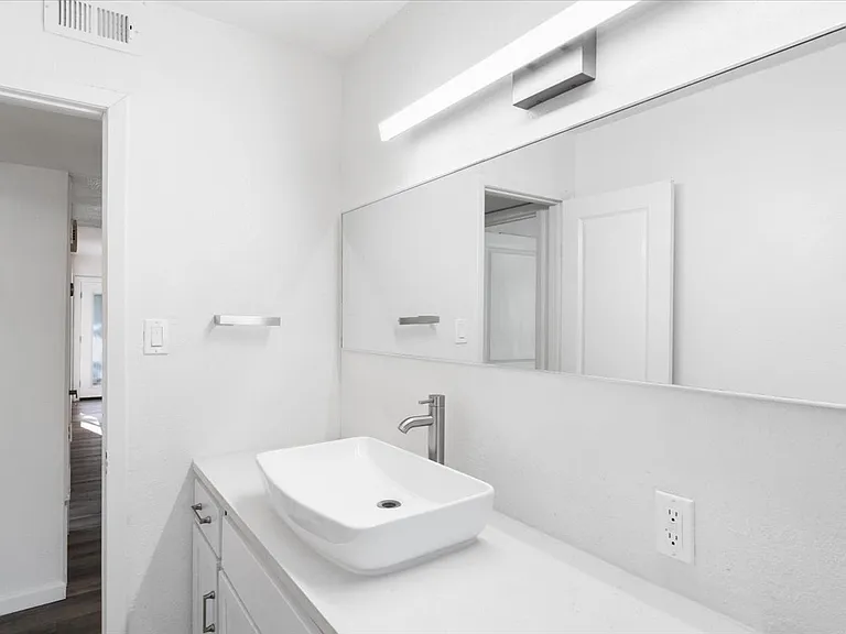 Full bathroom 2