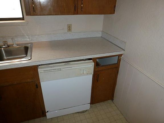 5th image of 421 E Benton St