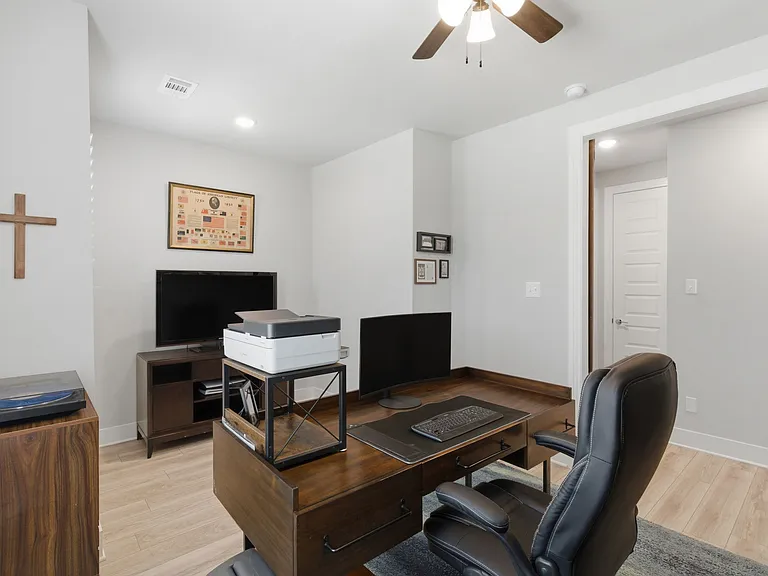 2225 Elm Pl — Photo 16