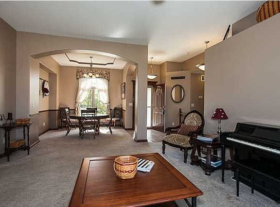 4th image of 524 W Jamestown Ct