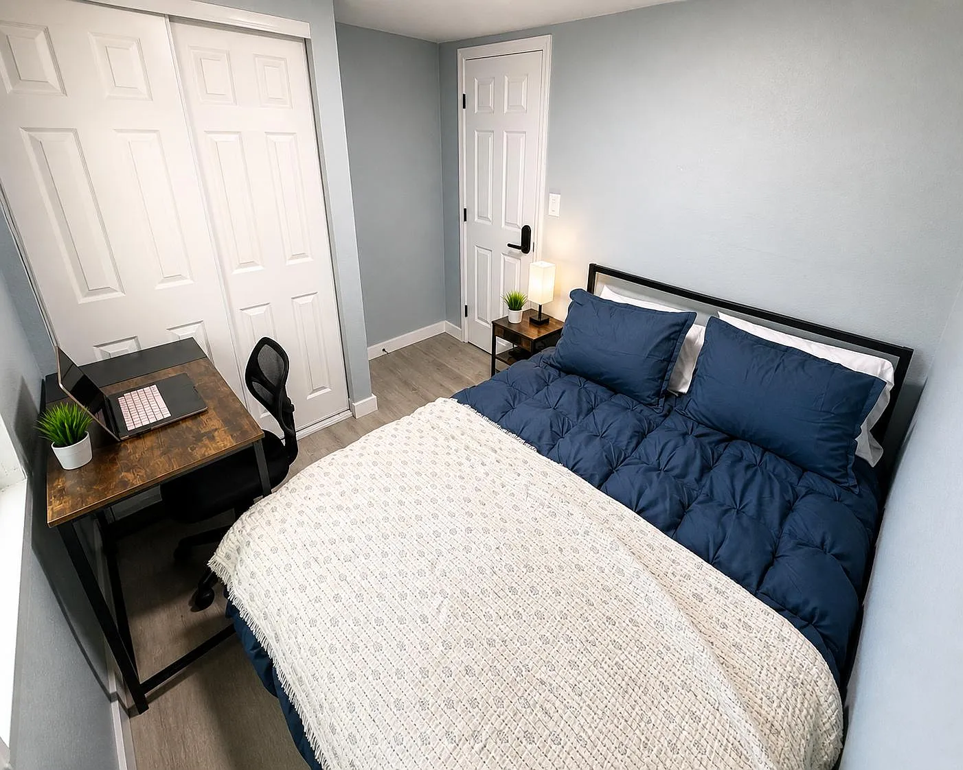 4 bed, 2.0 bath, 1328 sqft, $819 — Photo 1