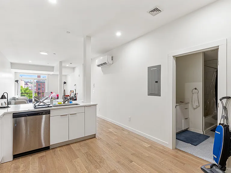 71 Richmond St #4B — Photo 7