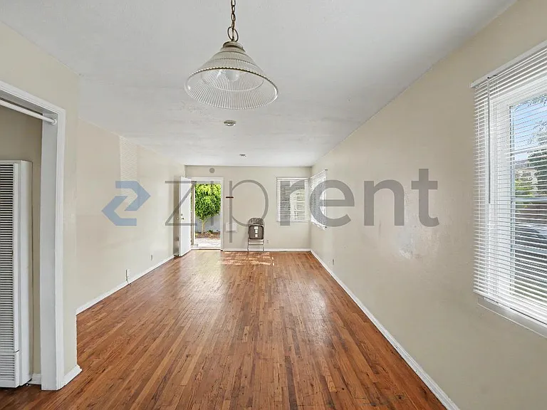 8836 Ramsgate Ave — Photo 7