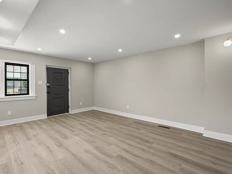 1630 Benson St #1 — Photo 5