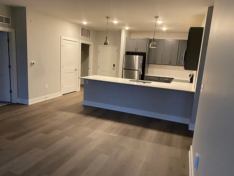 Knob Hill Apartments — Photo 4