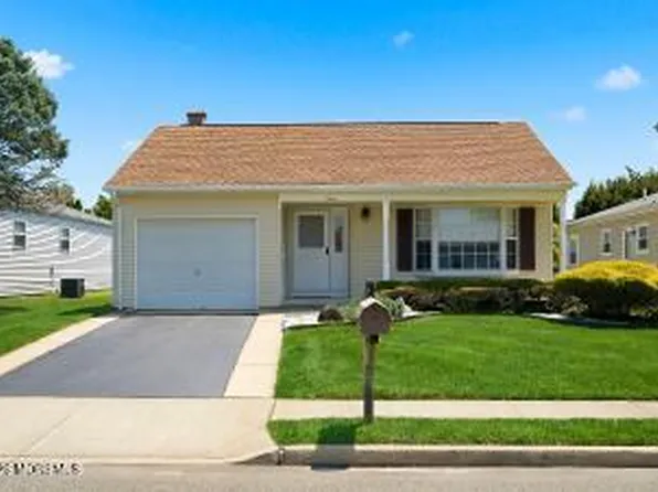 3 Yucatan Way, Toms River, NJ 08757