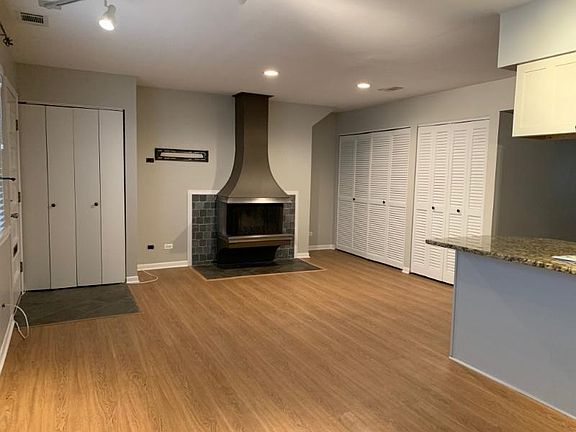 3rd image of 707 W Diversey Pkwy APT C