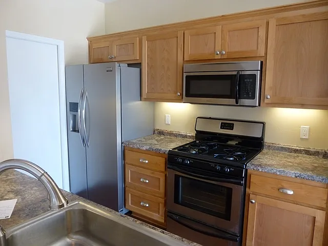 2435 Country Ln — Photo 6