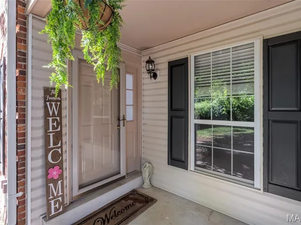 502 Oak Ridge Trails Ct, Ballwin, MO 63021