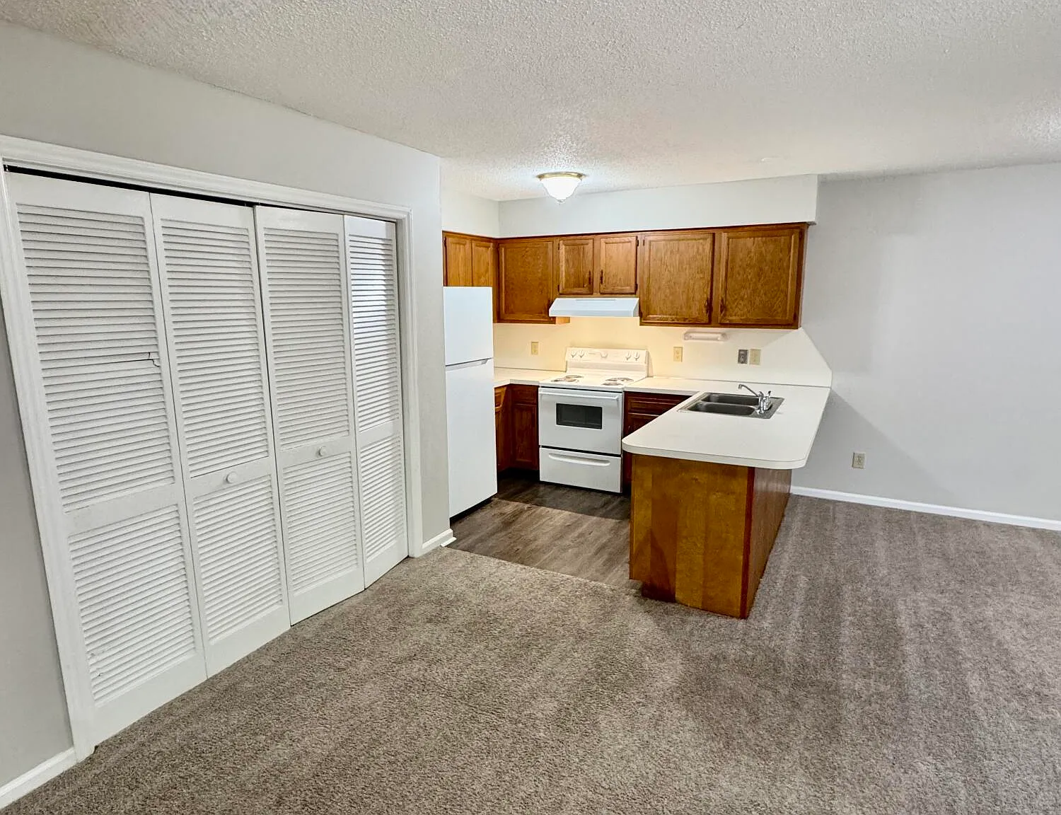 1 bed, 1.0 bath, $900 — Photo 4