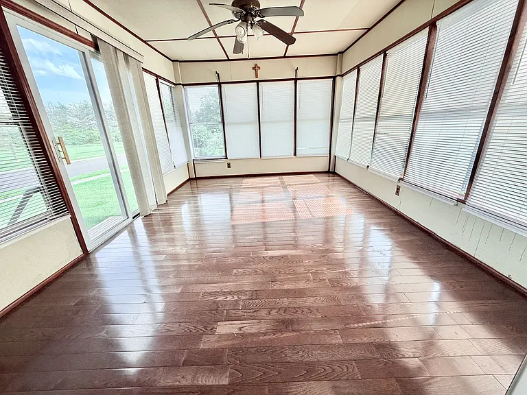 101 Jonathan Dr — Photo 16